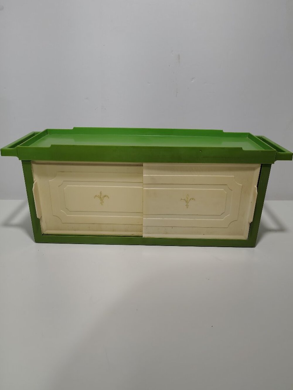 Vintage 60s 70s Green Plastic Medicine Cabinet Sliding Doors Fleur de Lis